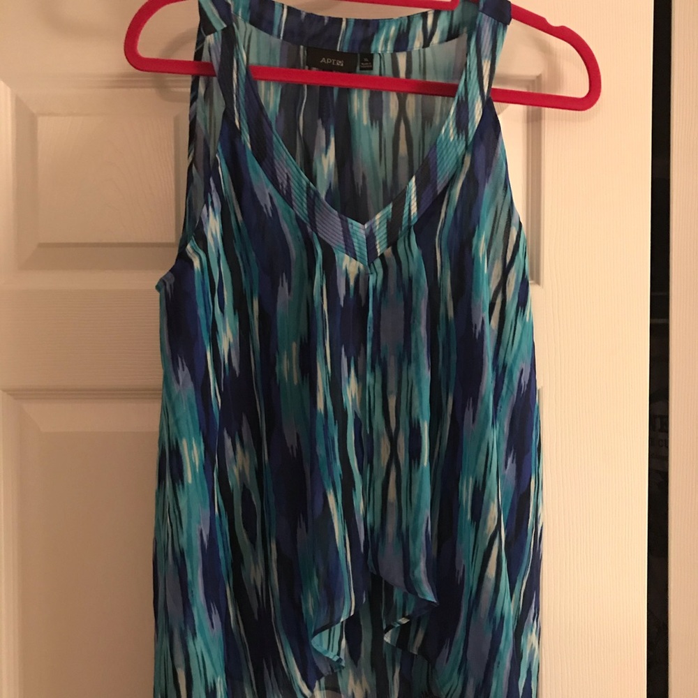 Vneck gauzy sleeveless top